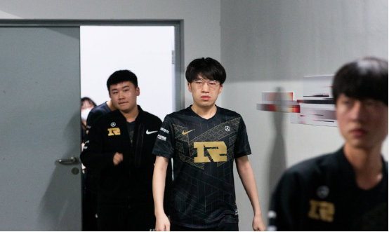 和坚定不移 和坚定不移